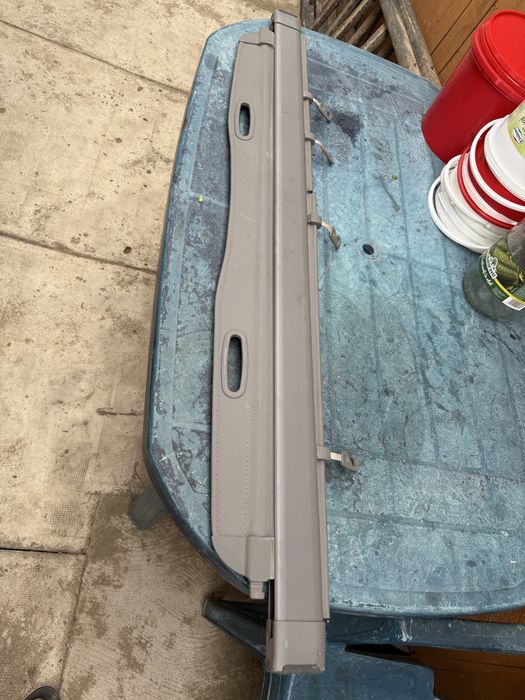 Polita de portbagaj retractabila