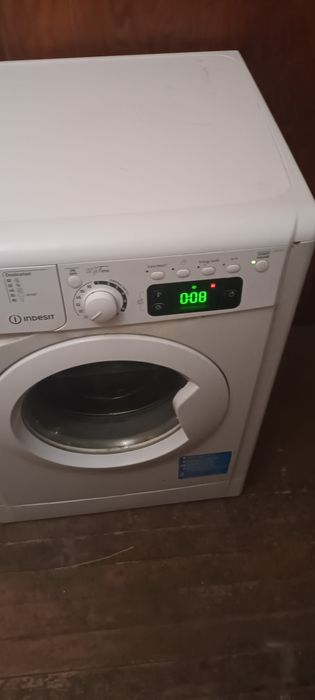 Автоматична пералня Индезит 1000