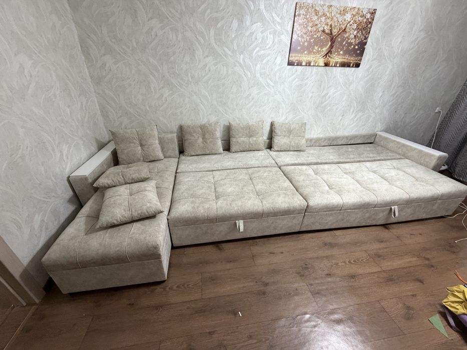 Диван большой,удобный