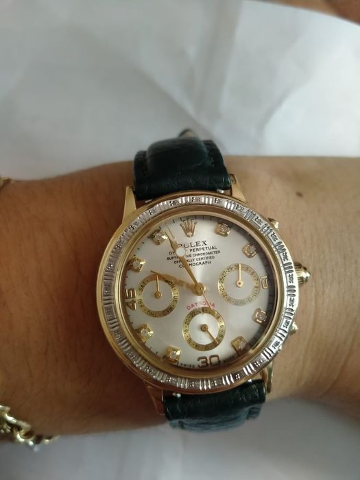 Продам золотые часы