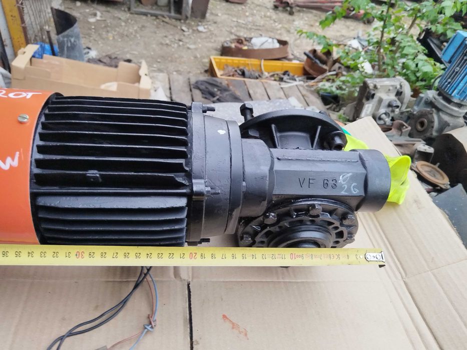 Reductor cu motor 0,75 KW 100 rpm