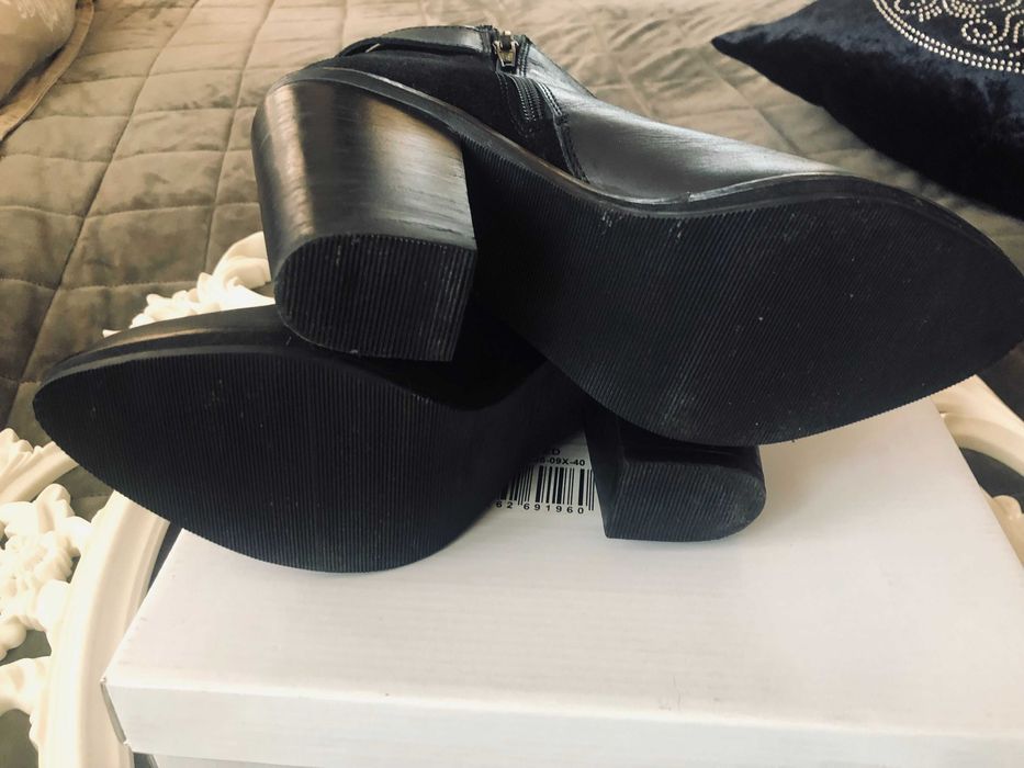 Botine negre piele naturala toc inalt gros si catarame Reserved 40