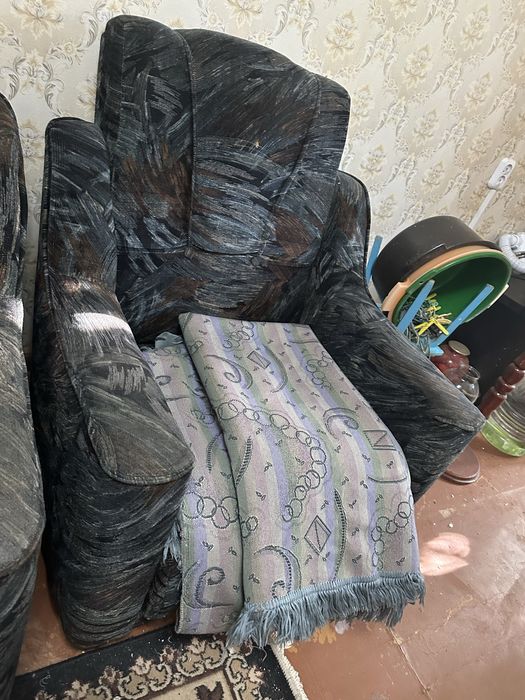 Продам диван, 2 кресла, 2 пуфика