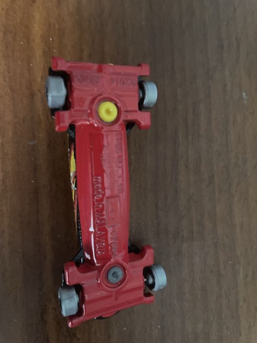 Машинка hot wheels
