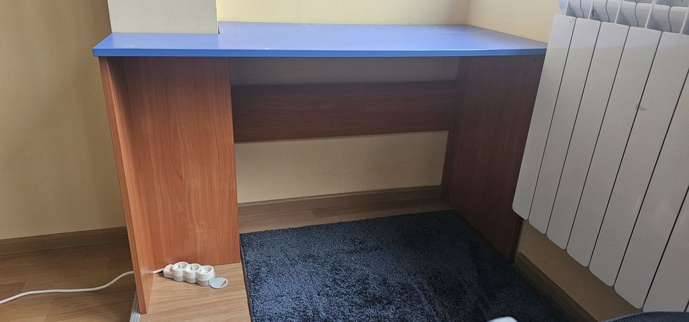 Бюро за усвоен балкон