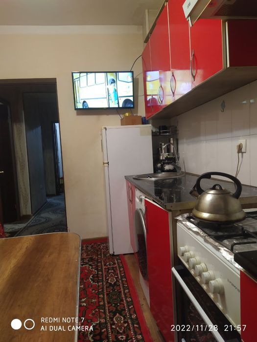 Yangi domlardan qarshi shaxridan kvartira arzon 1-qavat ,3 xona