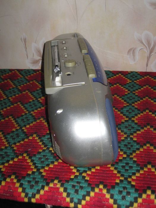 Стар касетофон. Цена 10 евро . Пращам по Еконт.
Пращам по Еконт.