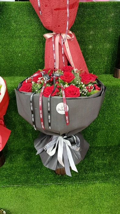 Букеты цветов. Gulllar va buketlar sotamiz 150 000 boshlab za atirgull