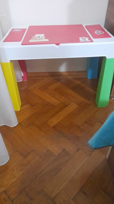 Vînd masă si scaun copii