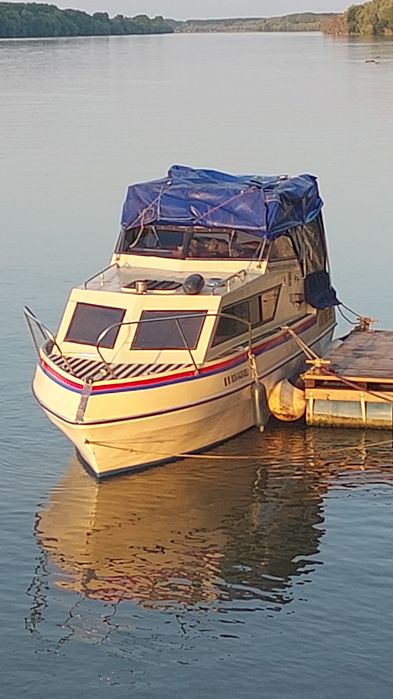 Vand barca de agrement