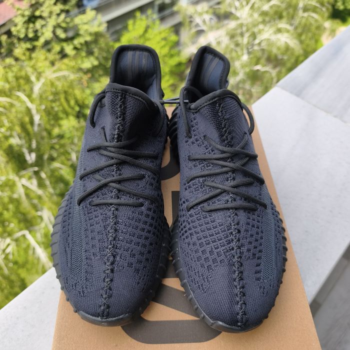 Adidas Yeezy Boost 350 V2  42/44
'ONYX'