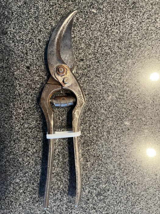 Стари лозарски ножици-П.Денев Габрово.