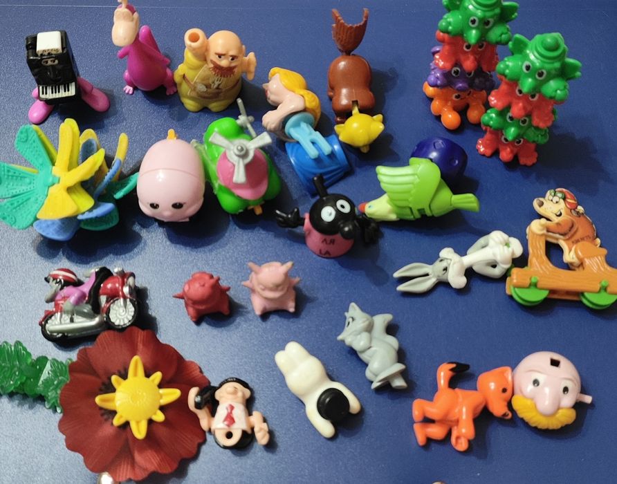 Продам игрушки Киндер сюрприз и др.