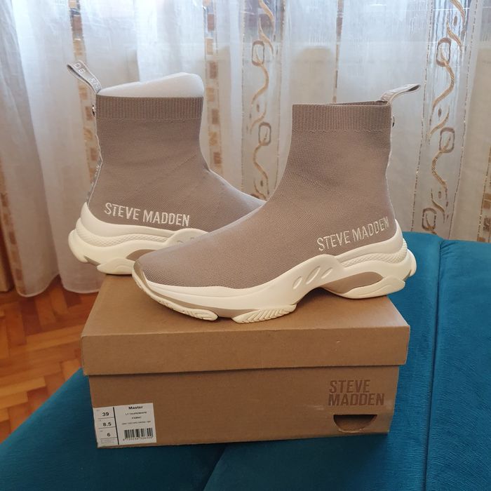 Ghete material elastic nr 39/ 24,5 cm noi pret 200