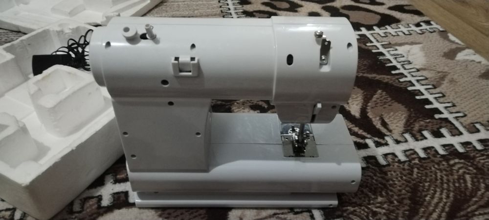 Tikuv mashinasi sotiladi