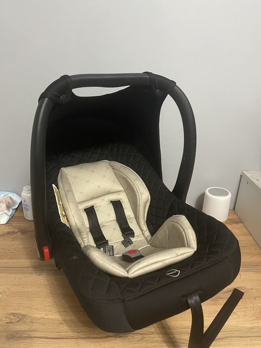 Продам автолюльку 0+