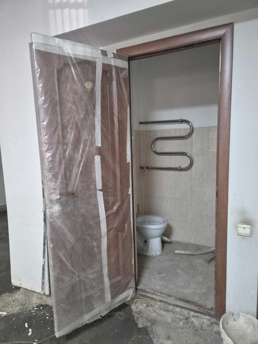 продается  деревянный дверь