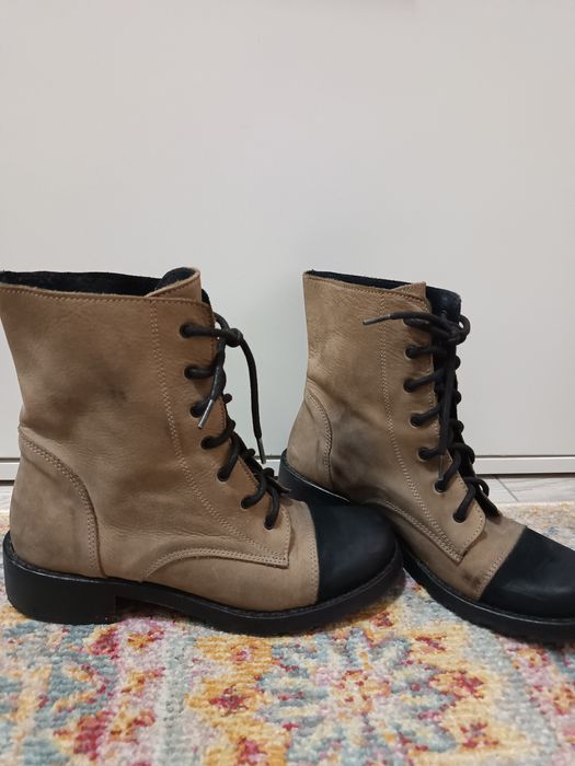 Продам ботинки .маломерят.на 35 размер