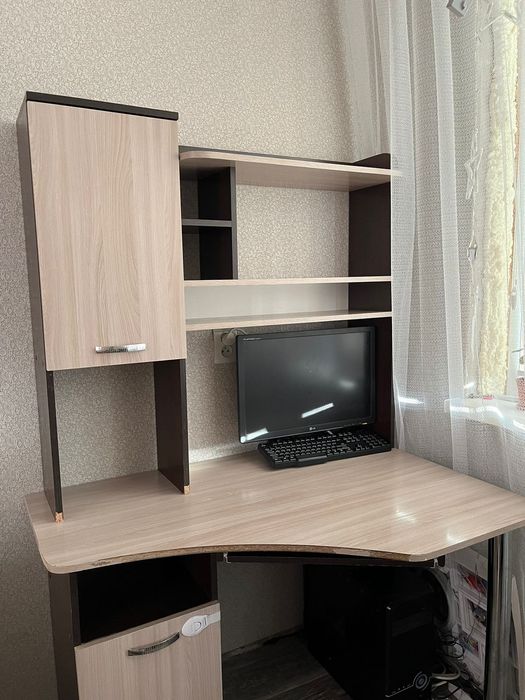 Продам письменный стол