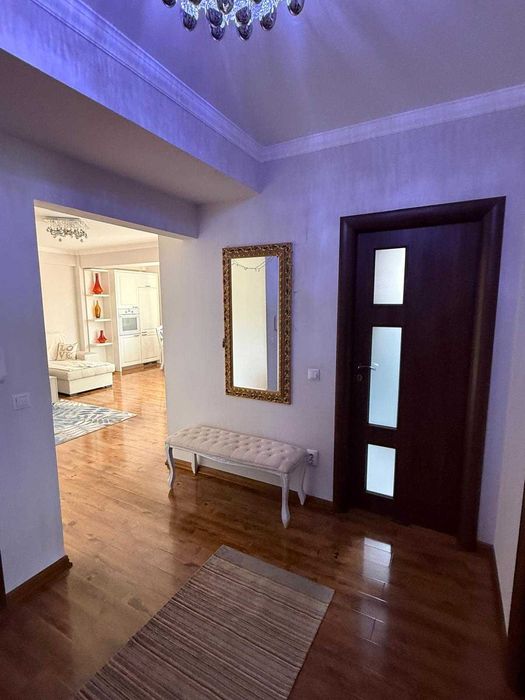 Apartament cu 3 camere de vanzare in zona Arex