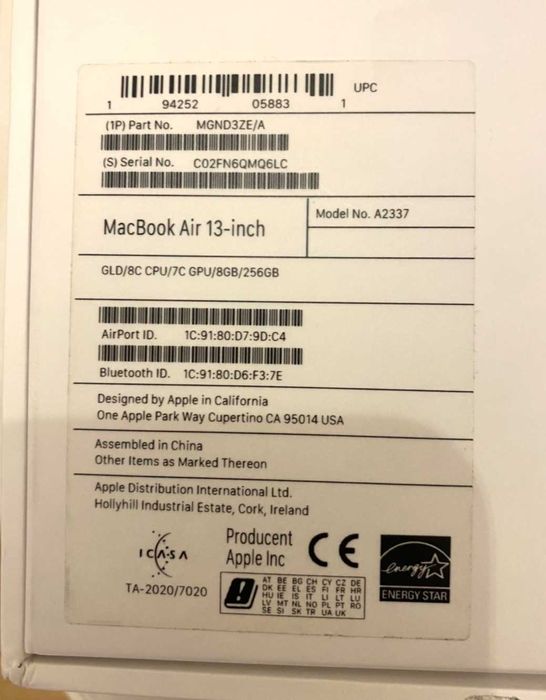 MacBook Air 13-inch, Apple M1 chip, 8GB RAM, 256GB SSD