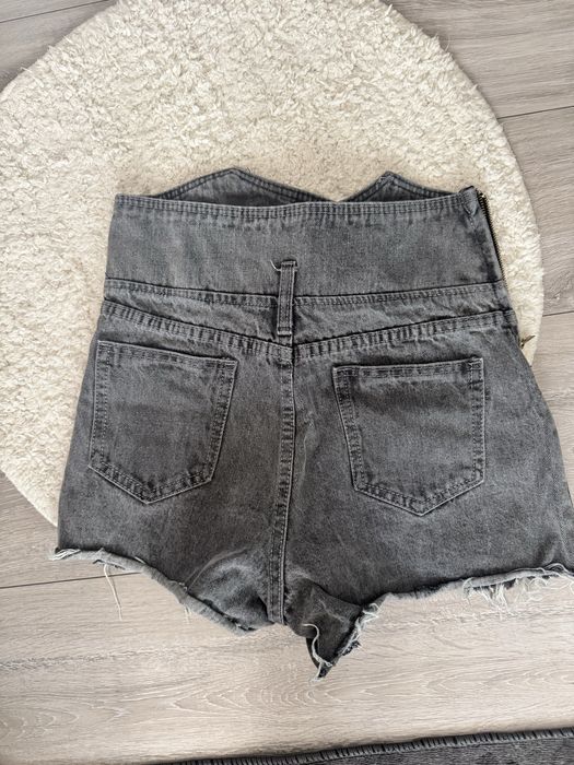 Pantaloni scurti marimea M