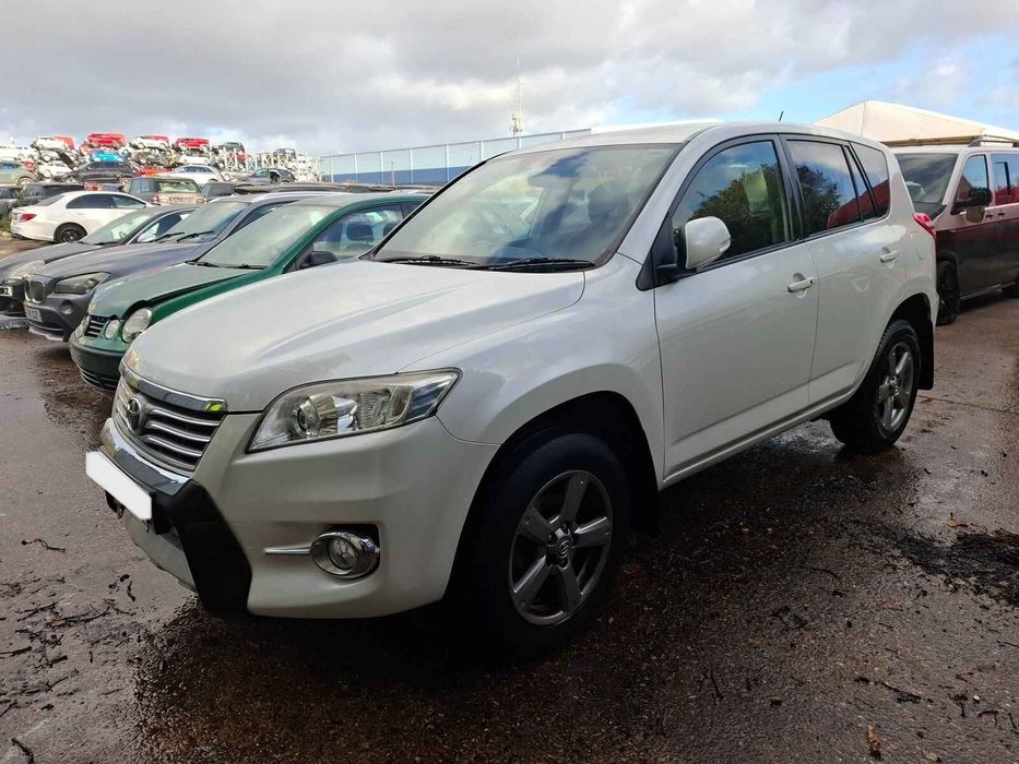 Bare Spate Toyota RAV4 2012 SUV Alb