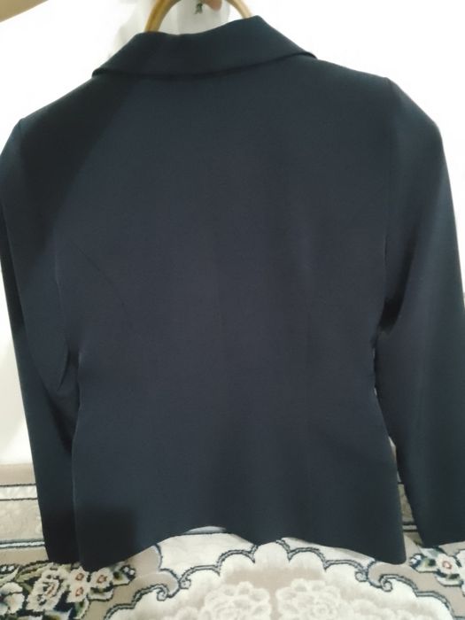 Классический женский пиджак темно-синего цвета


---

Заголовок: Класс