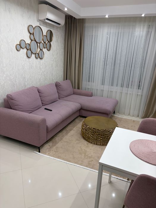 Мебели диван столове маса