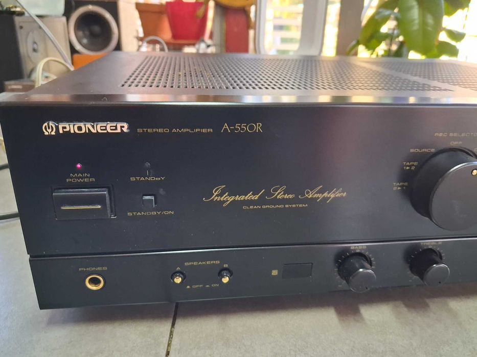 Pioneer A-550r stereo amplifier