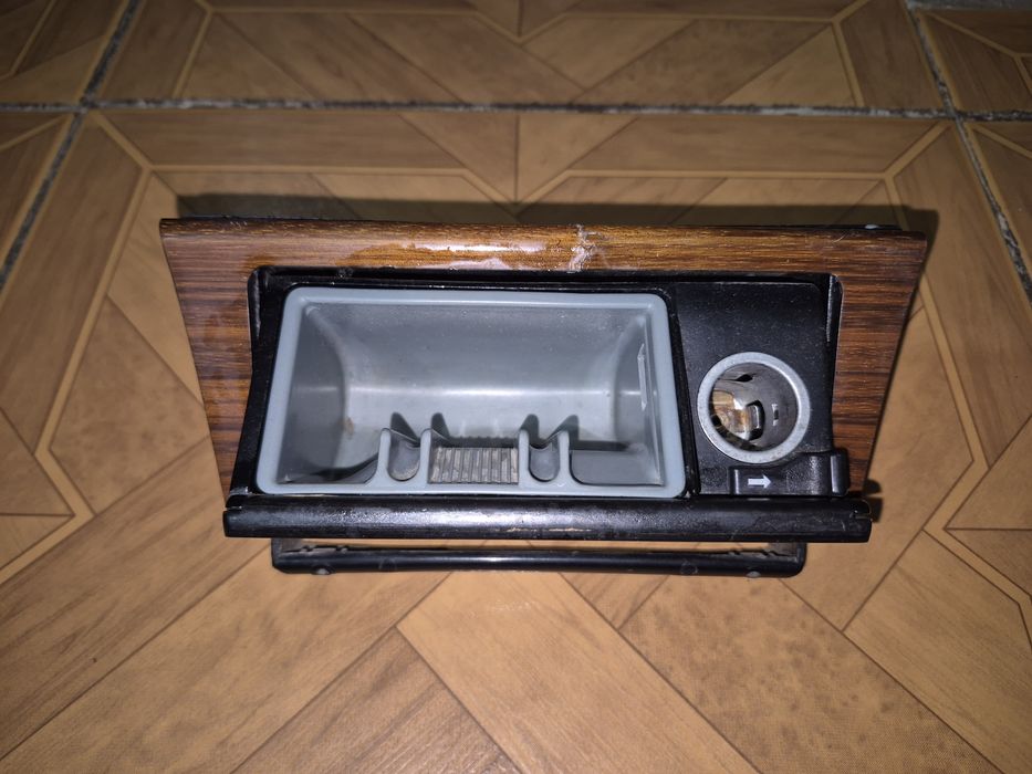 Пепельница на Mersedes benz w124