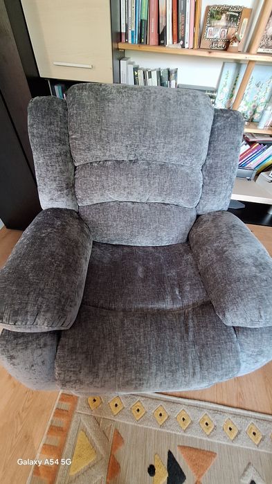 Vând 2 fotolii recliner  foarte comode