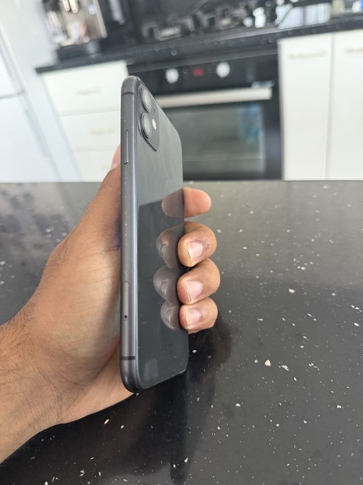 iPhone 11 - 64 GB | Baterie nouă (100%) | Stare vizuală foarte bună (8/10)