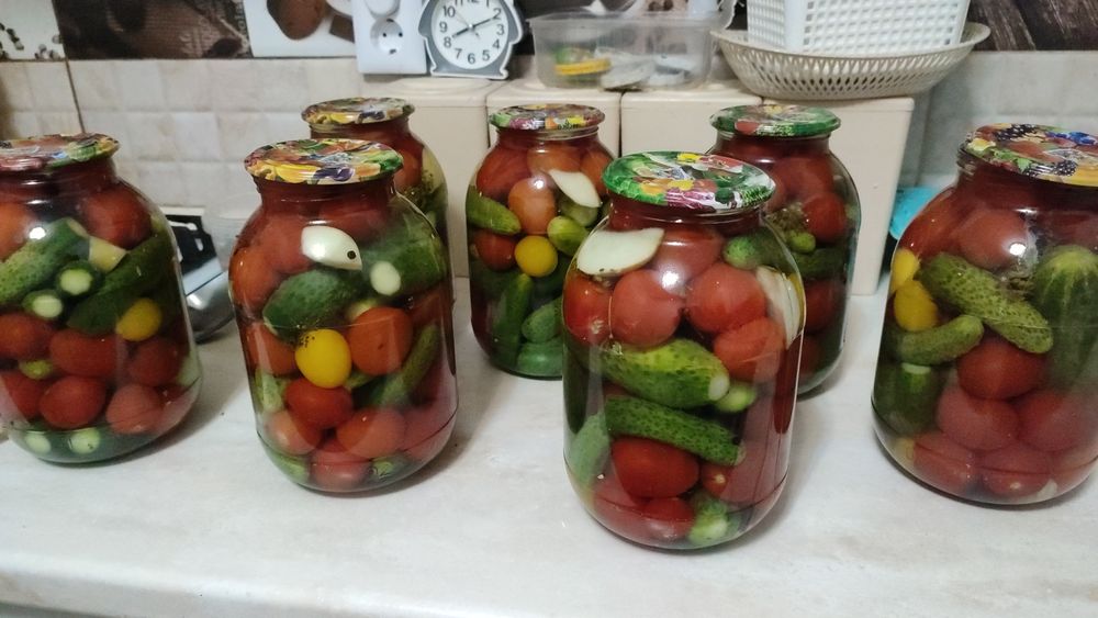 Огурцы маринованные..помидоры..ассорти..