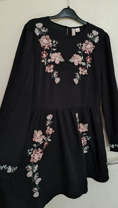 Rochiță H&M cu broderie nouă