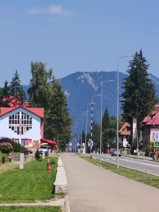 Apartament de vânzare în Bușteni renovat Nou central lângă supermercat