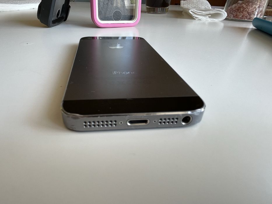 Iphone 5S 32GB с Otter box удароустойчиви