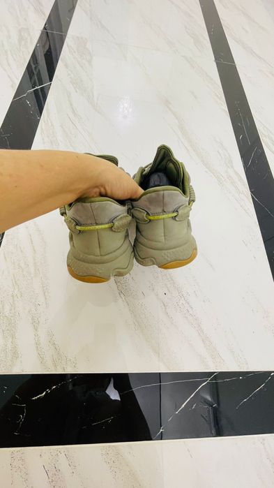 Кроссовка   adidas , в отличном состоянии