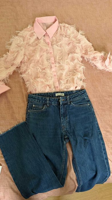 Розова риза с пера, дънки Calvin Klein