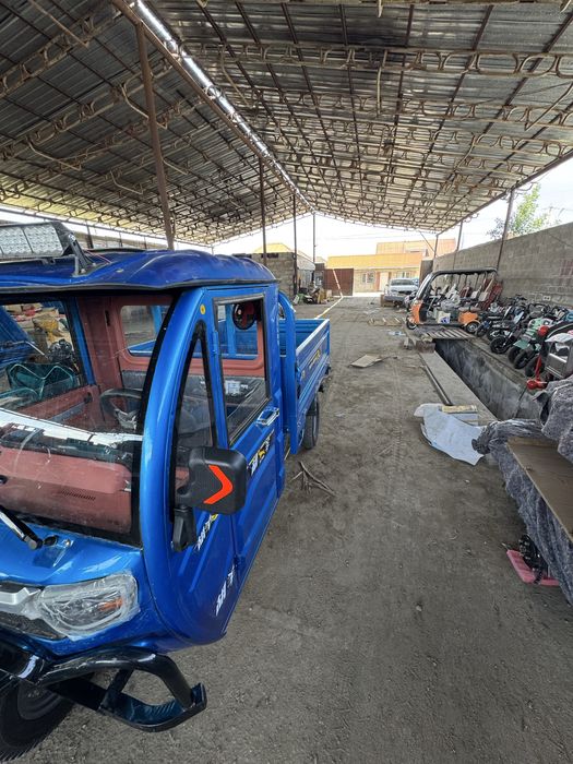 муравей трицикл с кабиной электричка