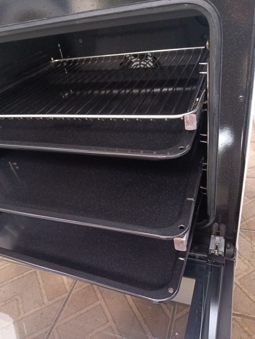 Свободно стояща печка с индукционни котлони VOSS  Electrolux Гаранция