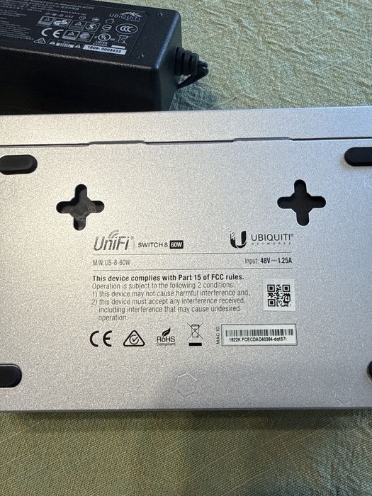 Ubiquity Switch 8 porturi (4 PoE)