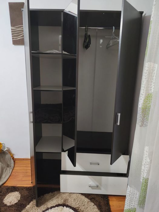 Dulap cu 3 usi, culoare alb cu wenge