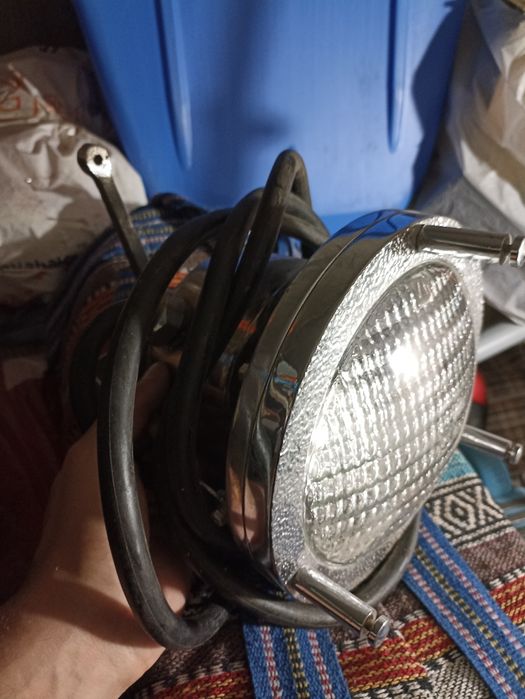 Прожектор для бассейна