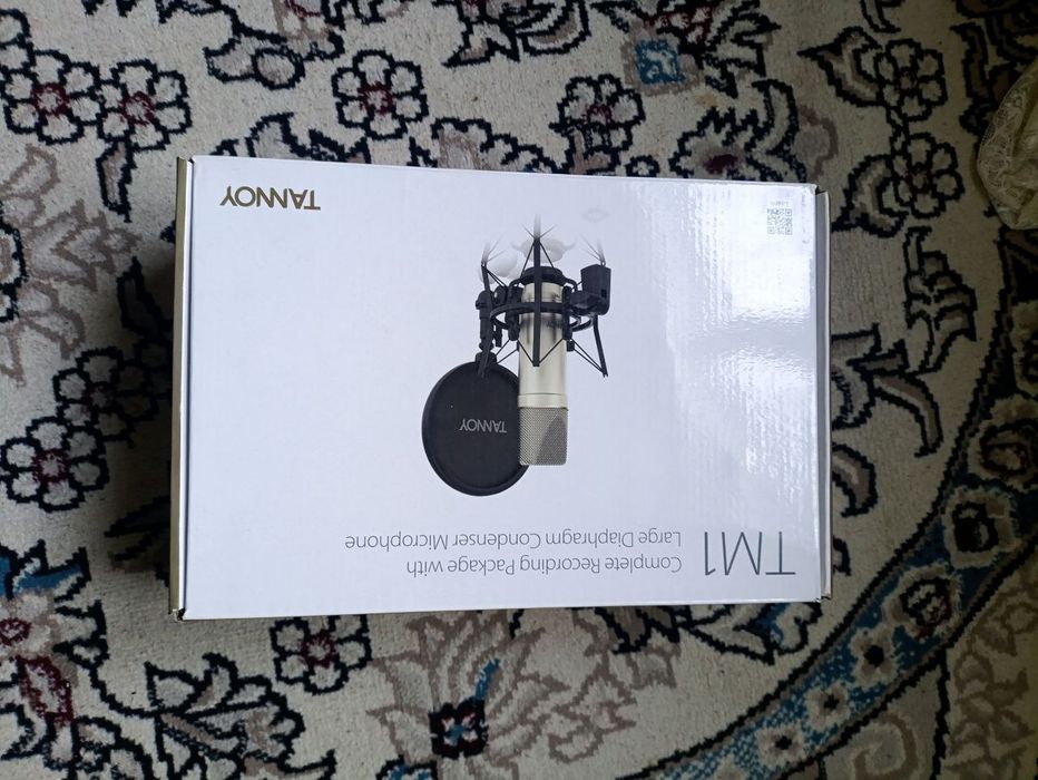 Studiya mikrofon sotiladi