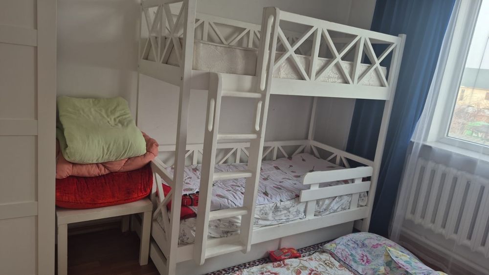 Двухярусная кровать