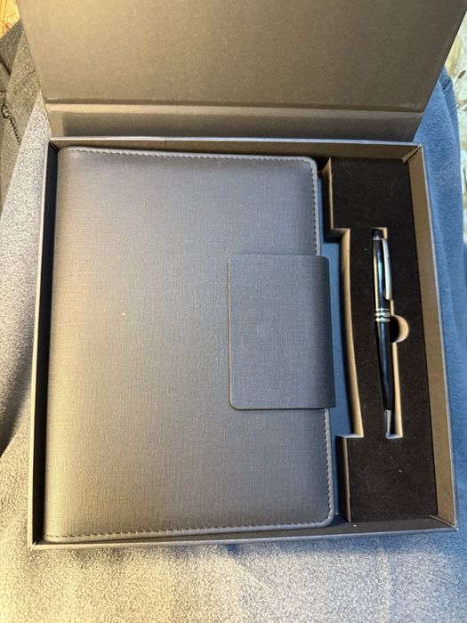 Именной подарочный блокнот с ручкой гравировка бесплатно