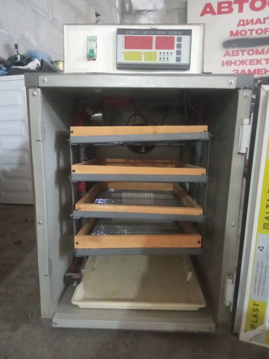 Продаю инкубатор на 300 яиц