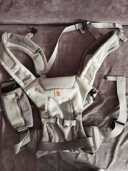 Ергономична раница Ergobaby Embrace и  Ergobaby Aerloom