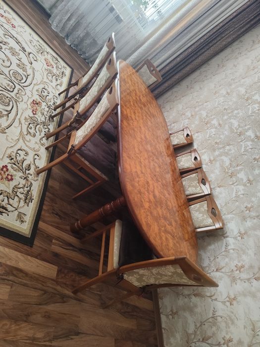 Продам стол и 12 стульев